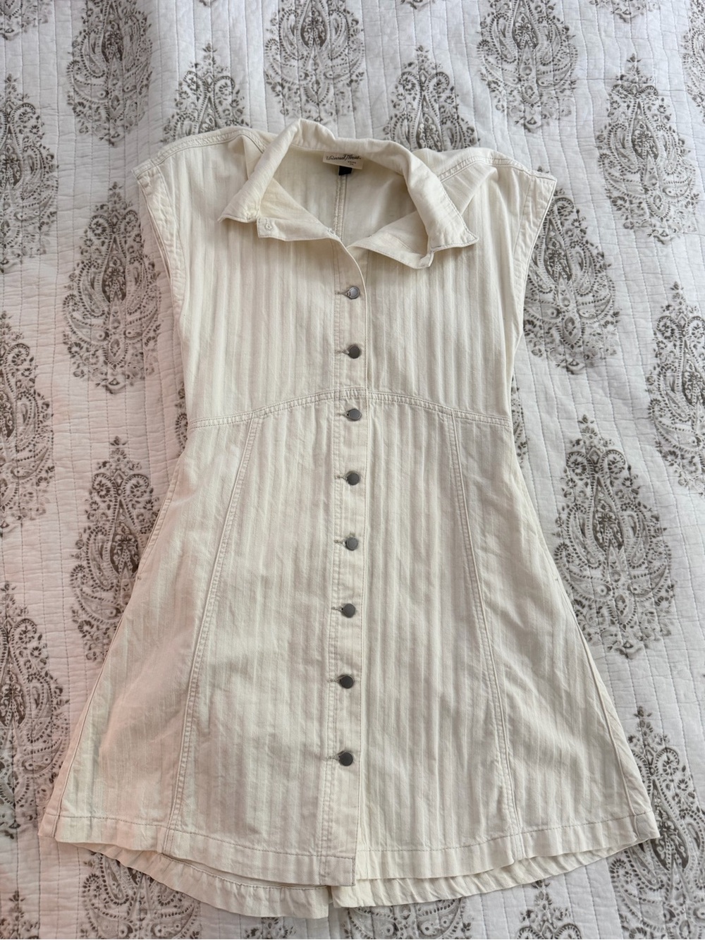 Universal Thread Cream Button-Front Sleeveless Top